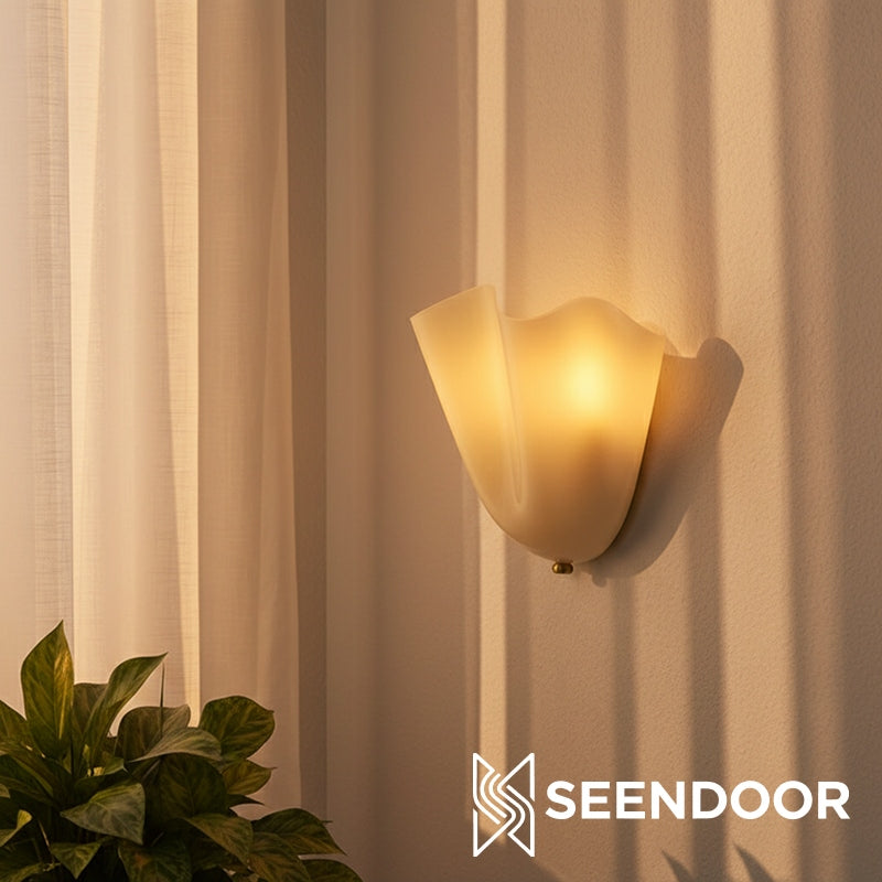 Lampada da parete in vetro artigianale Bellina design contemporaneo per corridoio