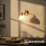 Afbeelding laden in galerijweergave, Gannon Vintage Lotus glazen wandlamp