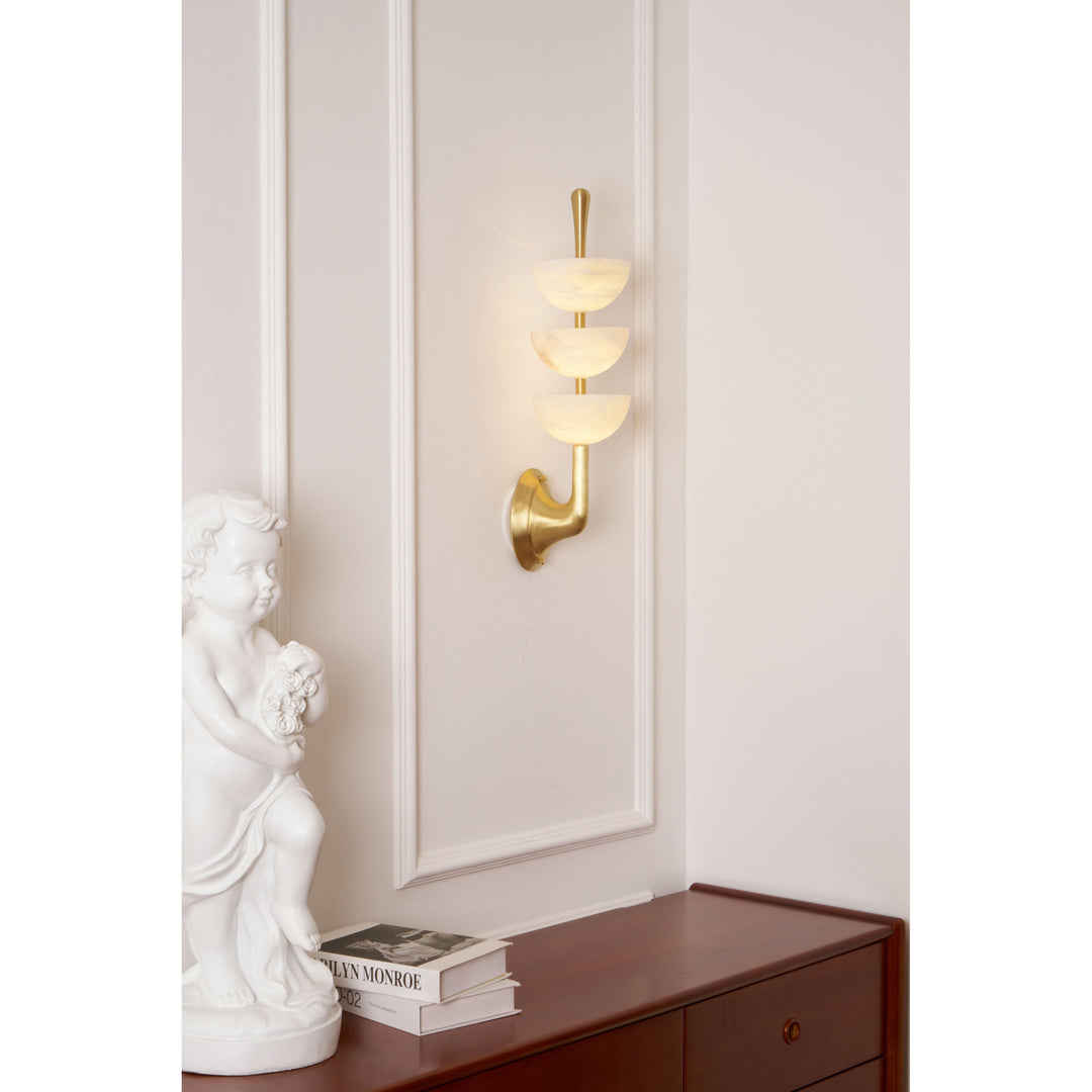 Lampe murale triple en albâtre
