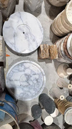 Bild in die Galerieansicht laden, Säulen-Marmor-Tischlampe