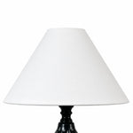 Afbeelding laden in galerijweergave, White fabric shade detail on ceramic table lamp