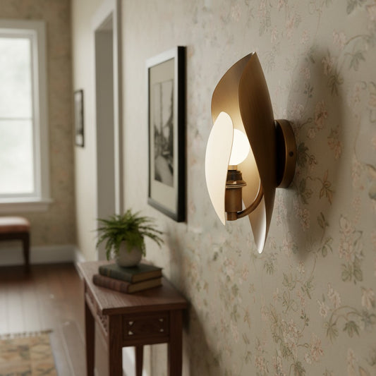 Lámpara de Pared Artística Shella – Diseño de Pantalla en Forma de Pétalos para Dormitorio o Pasillo