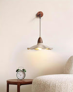 Bild in die Galerieansicht laden, Crested Wave Wandleuchte