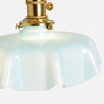 Afbeelding laden in galerijweergave, Blauwe melkglazen messing wandlamp