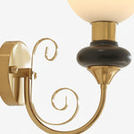 Afbeelding laden in galerijweergave, Noirvex Sculpturale Metalen Wandlamp – Elegant Verticaal Ontwerp voor Woonruimtes