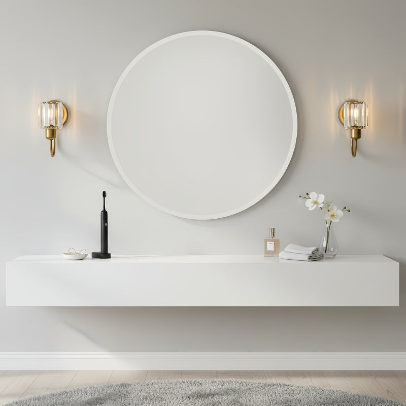 Tracian Wandleuchte - Gebogener Arm mit Glas- oder Leinen-Schirm für Schlafzimmer