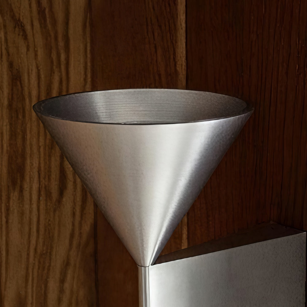 Lampada da Parete in Metallo a Cono Metorq - Luce d’Accento Minimalista Geometrica per Corridoio