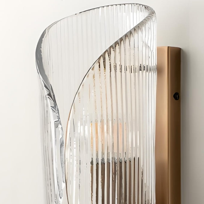 Lámpara de pared de vidrio cilíndrico Velora – Aplique de pared de latón refinado para entrada o junto a la cama