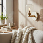 Cargar imagen en el visor de la Galería, Lámpara de Pared Moderna de Mármol Korlisse - Latón Vintage y Acento de Vidrio Transparente para Sala de Estar y Pasillo