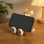 Bild in die Galerieansicht laden, Wooden animal phone stand scene view