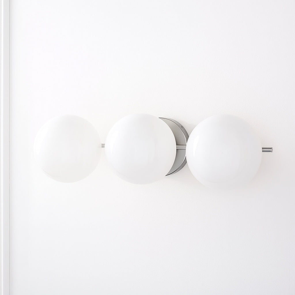 Alessora Mid-Century Modern 3-licht wandlamp - metalen frame witte glazen bollen