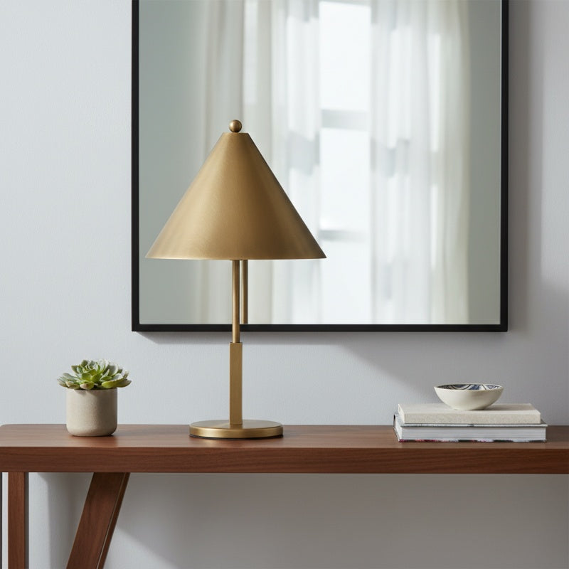 Aurecyl Tafellamp — Slanke taps toelopende metalen tafellamp met vintage afwerking voor de woonkamer