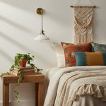 Afbeelding laden in galerijweergave, Cerelle Geplooide Keramische Wandlamp – Sculpturaal Geribbeld Ontwerp Kandelaar voor Slaapkamer of Gang N30