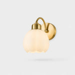 Afbeelding laden in galerijweergave, Solid brass milk glass flower wall lamp without pull chain