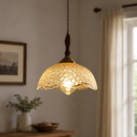 Carica l'immagine nella visualizzazione Galleria, Clear glass pendant in bright interior