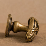 Afbeelding laden in galerijweergave, Antique Brass Leaf Cabinet Knob