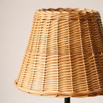 Afbeelding laden in galerijweergave, Close view of handwoven rattan lampshade texture
