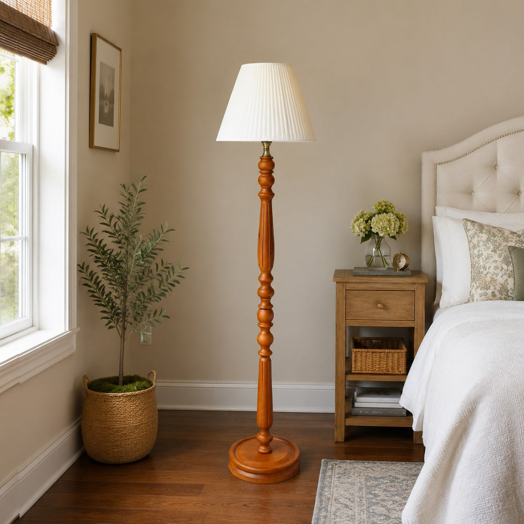 Vintage vloerlamp van massief hout met optioneel bijzettafeltje
