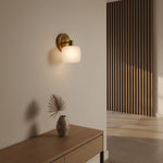 Carica immagine nel visualizzatore della Galleria, Applique da parete in vetro satinato Lirra – Finitura metallica moderna e minimalista per bagno o toeletta