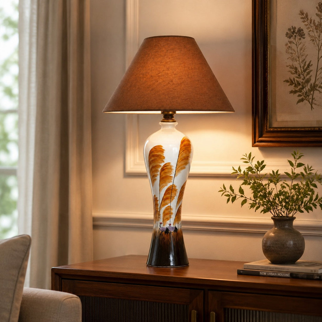Tischlampe im amerikanischen Stil aus Keramik mit braunem Stoffschirm