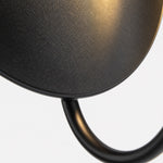 Afbeelding laden in galerijweergave, Curved stem and textured metal disc detail