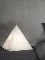 Załaduj obraz do przeglądarki galerii, Stołowa lampa piramida z alabastru