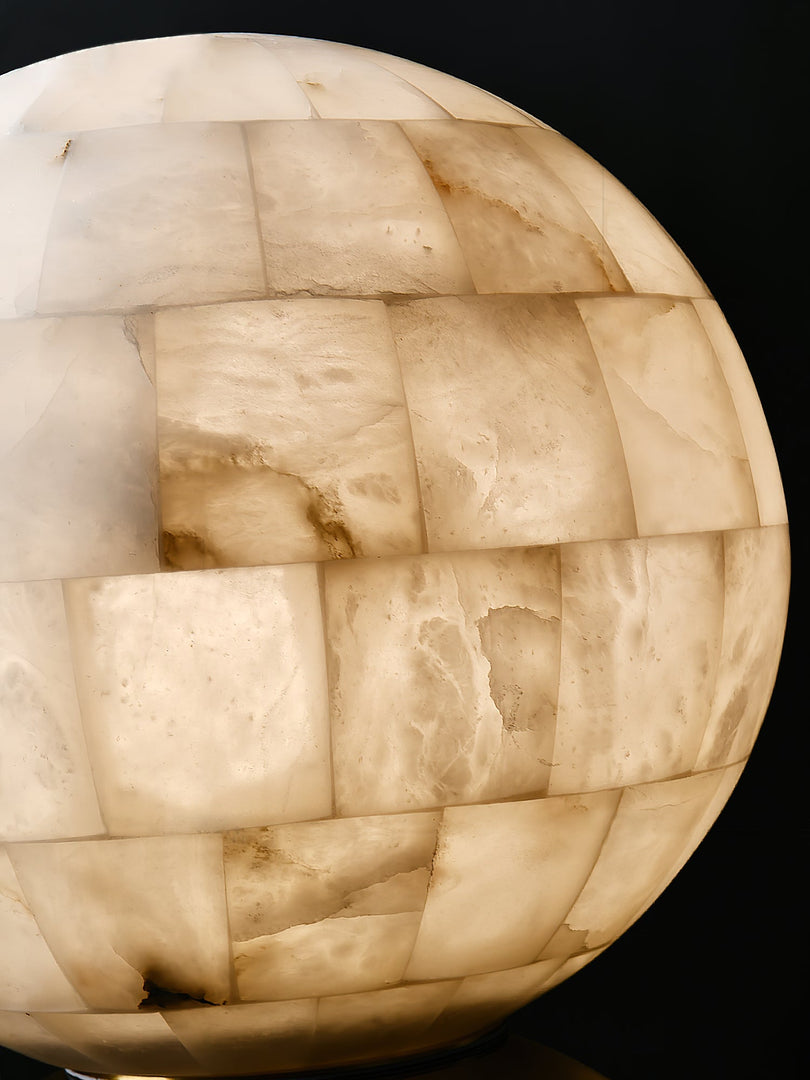 Lampada da tavolo a sfera in alabastro