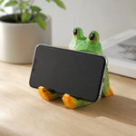 Bild in die Galerieansicht laden, Wooden animal phone stand scene view