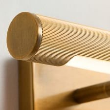 Luz para cuadros Zorv Sleek – Lámpara de pared con marco metálico acanalado para exhibición de arte o fotos