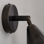 Cargar imagen en el visor de la Galería, Adjustable joint and circular wall plate close-up