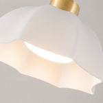 Afbeelding laden in galerijweergave, Detail: milk glass shade diffusion