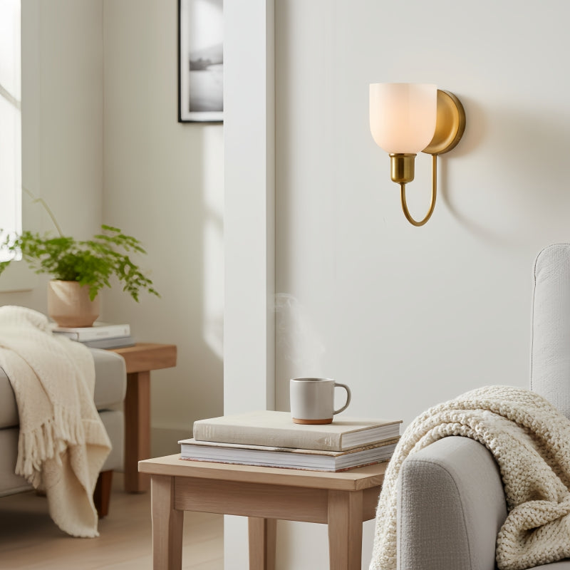 Tracian Wandleuchte - Gebogener Arm mit Glas- oder Leinen-Schirm für Schlafzimmer