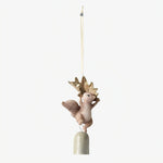 Afbeelding laden in galerijweergave, Style B warm ivory squirrel holding leaf wind chime
