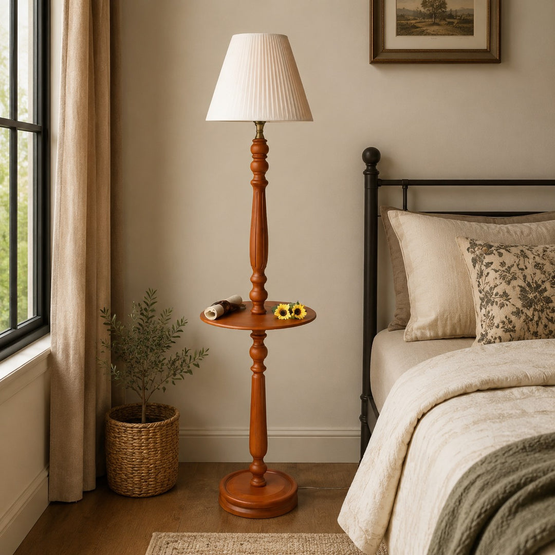 Vintage vloerlamp van massief hout met optioneel bijzettafeltje
