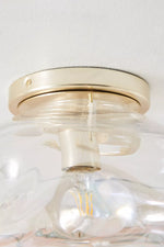 Afbeelding laden in galerijweergave, Lightail Opbouw Plafondlamp - Iriserend Glas met Messing Basis
