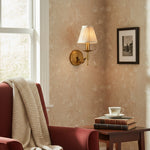 Afbeelding laden in galerijweergave, Tela traditionele messing wandlamp - klassieke wandkandelaar met gebogen arm voor woonkamer en hal