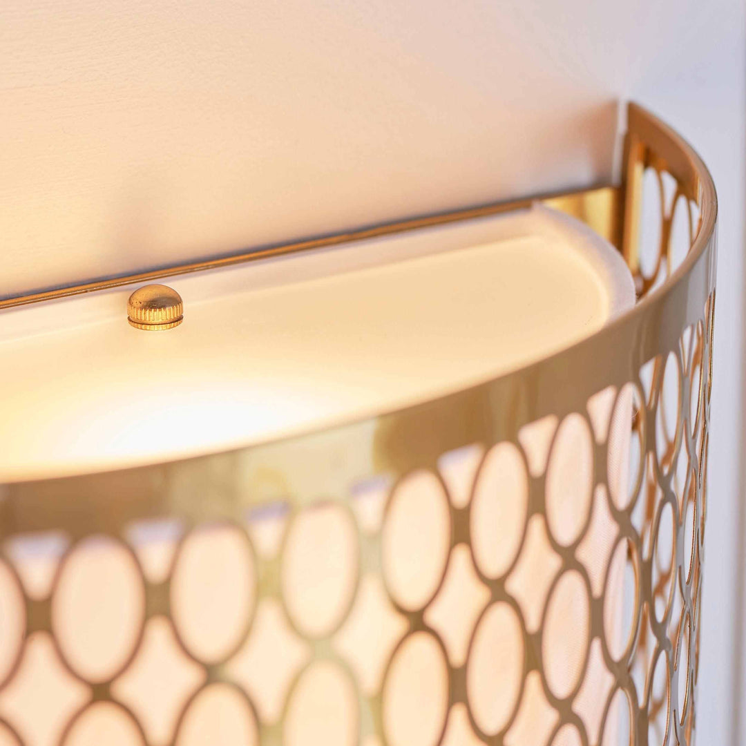 Liorin fretwerk wandlamp - moderne gebogen metalen en stoffen kap wandlamp voor hal of slaapkamer