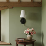 Load image into Gallery viewer, Curva Metal Collection Traditional Wall Light - Brass Finish with Shade
