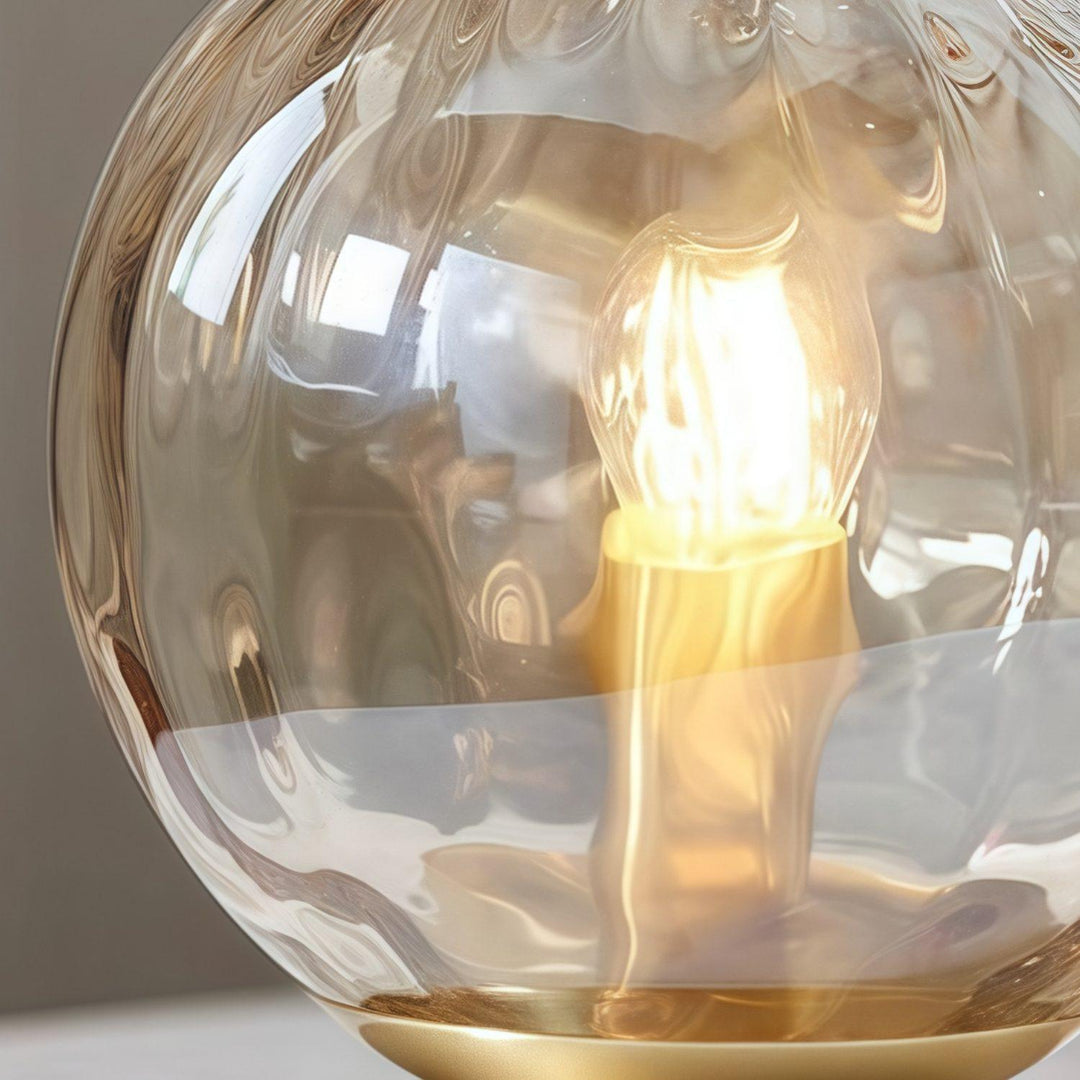 Tracian Moderne Dimple Globe Tafellamp – Messing Sfeervolle Decoratieve Lamp voor Slaapkamer of Lounge