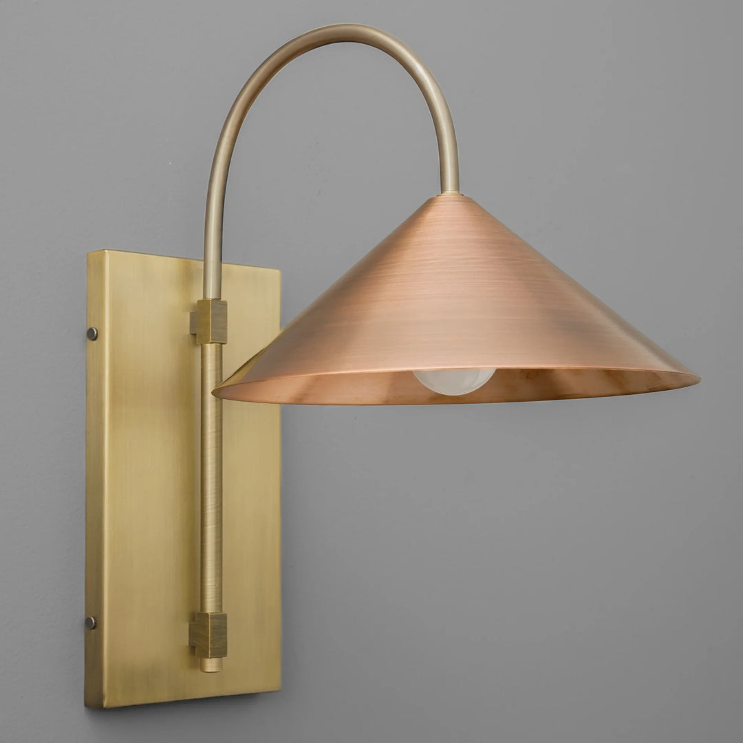 Conique Metal Minimalist Wall Sconce - Sculptural Brass Arch Light for Modern Interiors