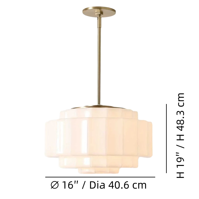 Antieke messing hanglamp met meerdere niveaus en opaalwit glas