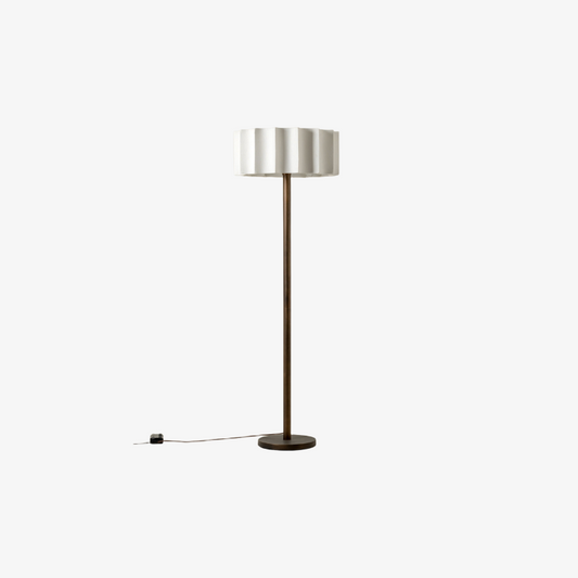 Lámpara de Pie Moderna Cavilon - Perfil Delgado y Pantalla Suave Iluminación Metálica Contemporánea para Dormitorio