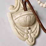 Carica l'immagine nella visualizzazione Galleria, Close view of the carved wood wall plate