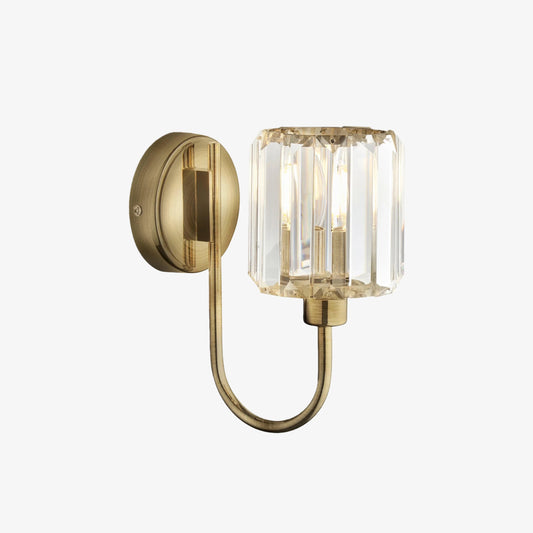 Aplique de Pared Tracian con Pantalla de Vidrio Tallado – Iluminación Atemporal para Entradas y Áreas de Estar