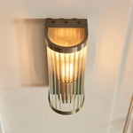 Bild in der Galerieansicht laden, RibGlow Art Deco gerippte Glas-Wandleuchte – Vintage-inspirierte Wandlampe für Wohnzimmer