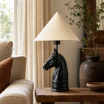 Afbeelding laden in galerijweergave, Black cone horse head table lamp in living room