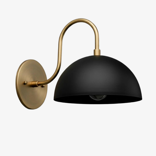 Curva Aplique de Pared Industrial de Metal - Brazo Curvo de Latón - Lámpara con Cúpula Martillada