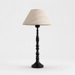 Bild in die Galerieansicht laden, Beige grid fabric table lamp with black iron base