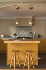 Afbeelding laden in galerijweergave, Rayla Sint-jakobsschelp Hanglamp – Messing Afwerking Retro Plafondlamp voor Eetkamer &amp; Keuken
