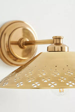 Afbeelding laden in galerijweergave, Auriglow moderne wandlamp – messing geperforeerde lamp voor slaapkamer of gang
